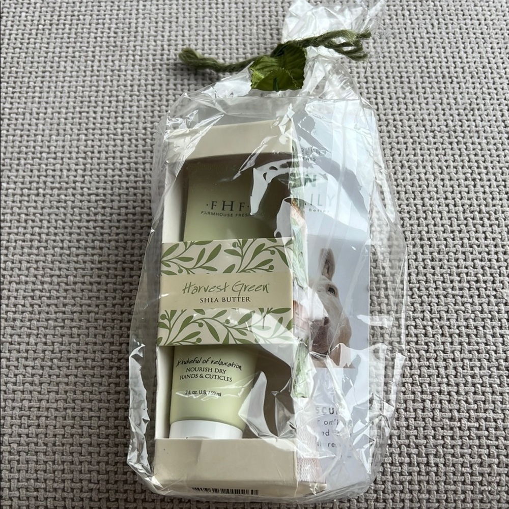 Green and Cream Textured Hand & Foot Care Set
